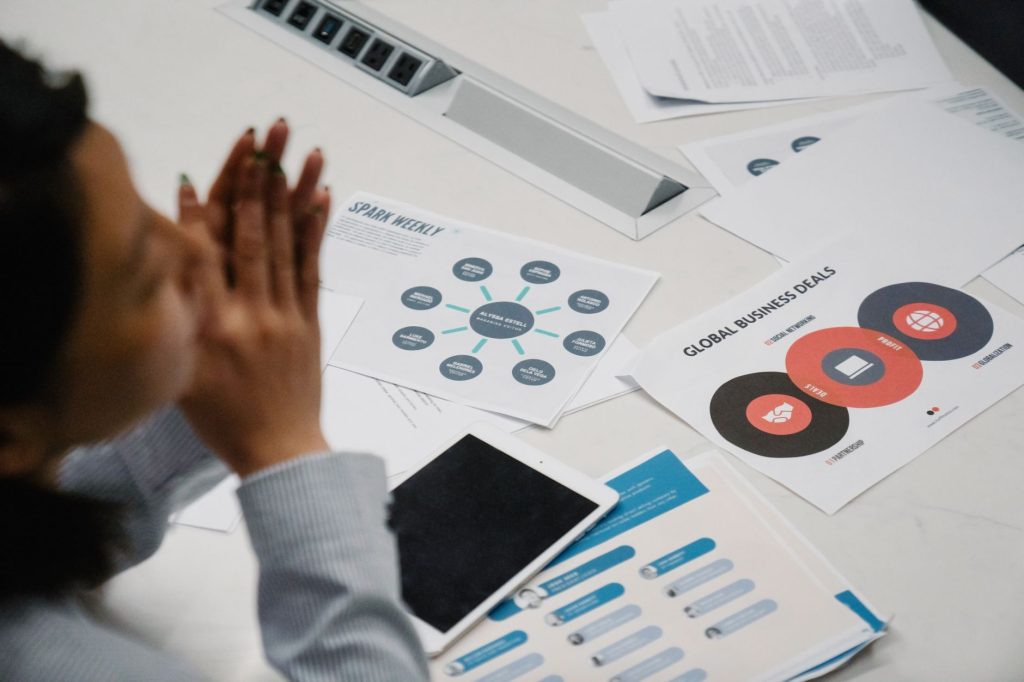 Executive presenting marketing revenue scorecard to company board members