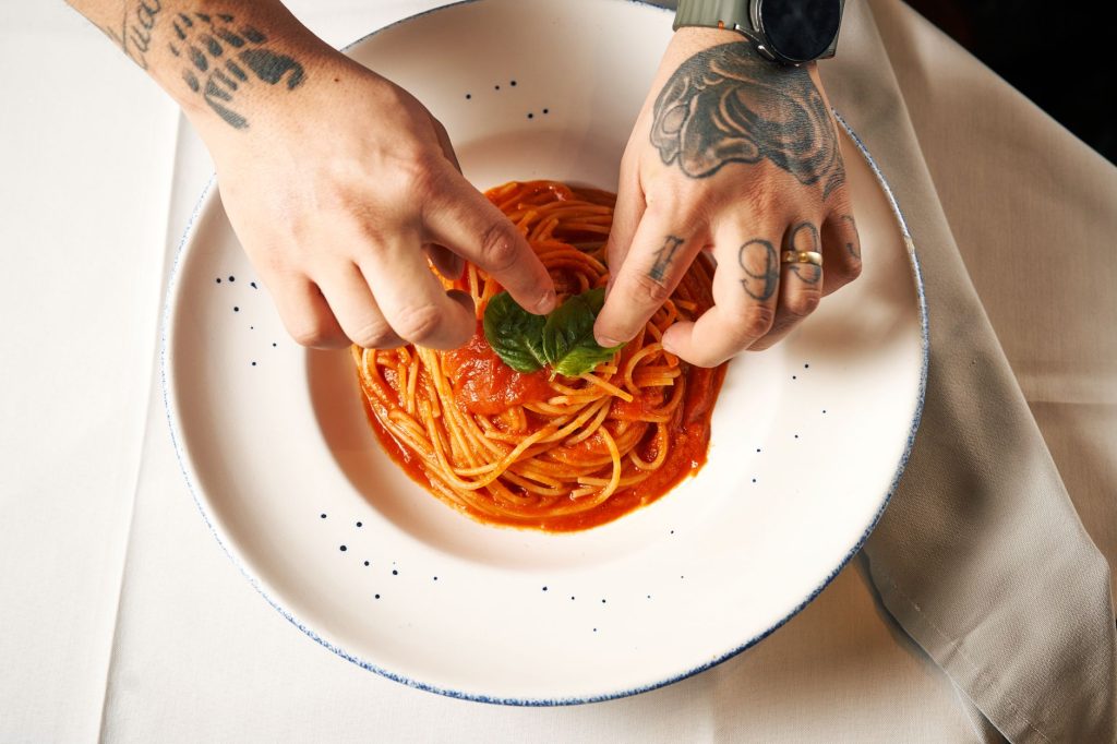 Overview of five repeatable content themes for restaurant social media marketing