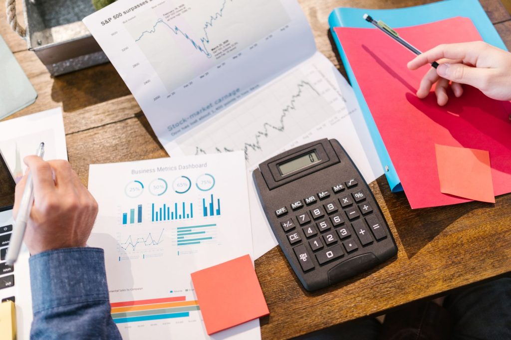Marketer analyzing retention curves and engagement rates on computer monitor